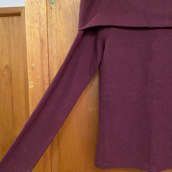 Forever 21 off the should sweater - Picture 2 of 3